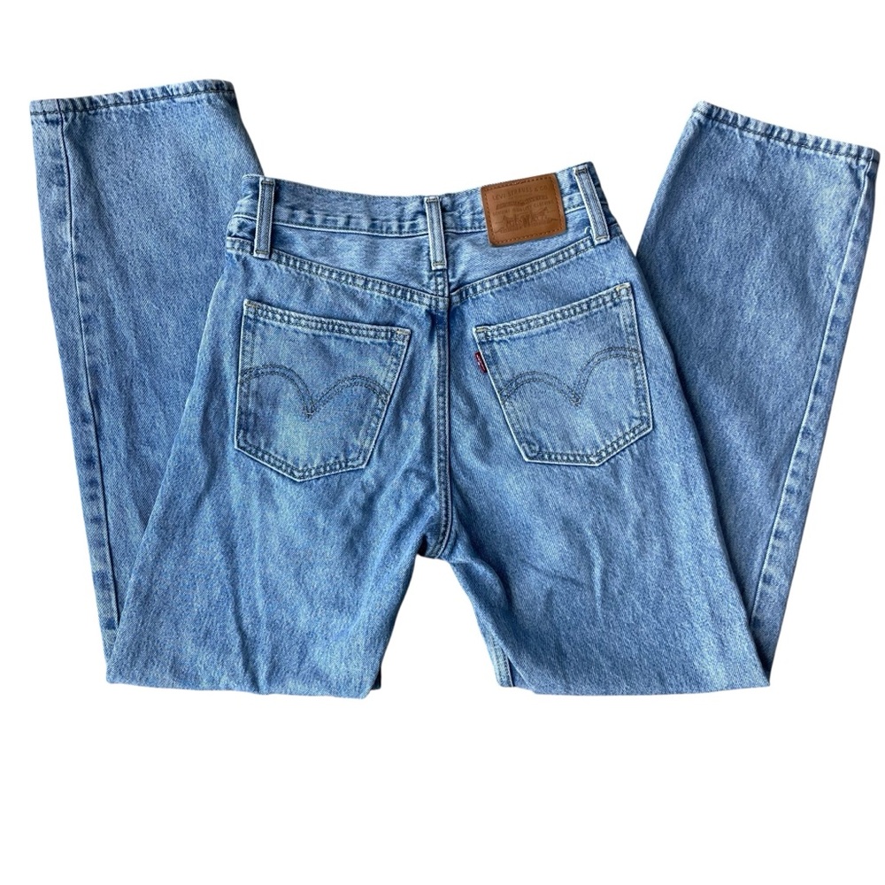 Levi’s Women’s High Waist Tapered Dad Jeans Size 24 Light Wash